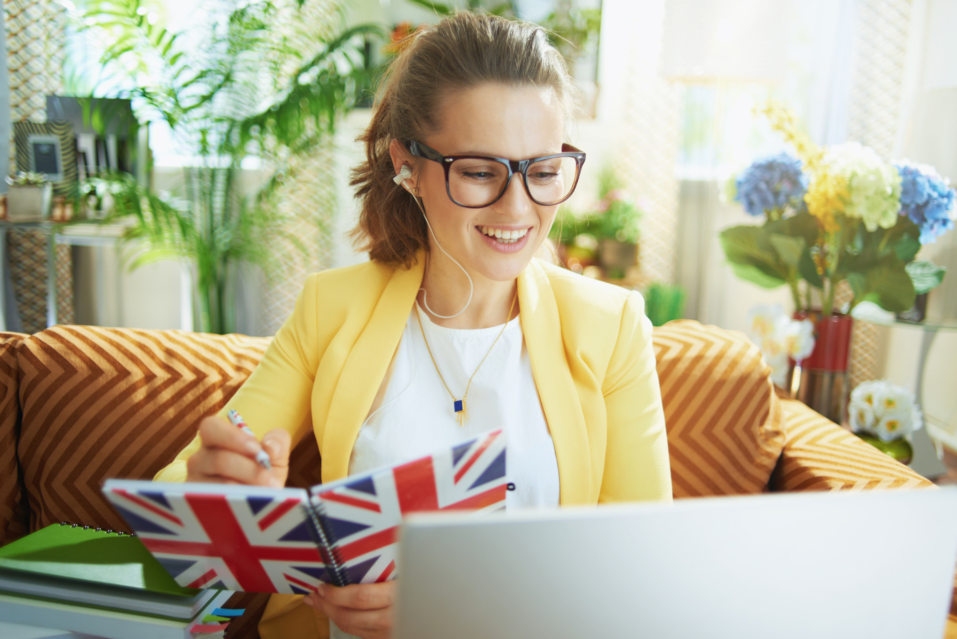 Free English courses online via ZOOM!
